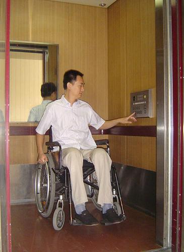 北京奥运定点医院基本实现无障碍化_光明日报_光明网