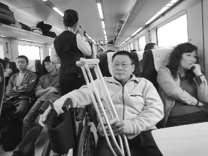 残疾人体验海南高铁 座车服务见微知著，一路感受澎湃暖流